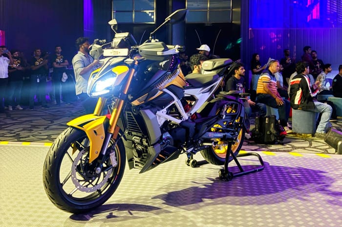 TVS Apache RTR 310 front left static